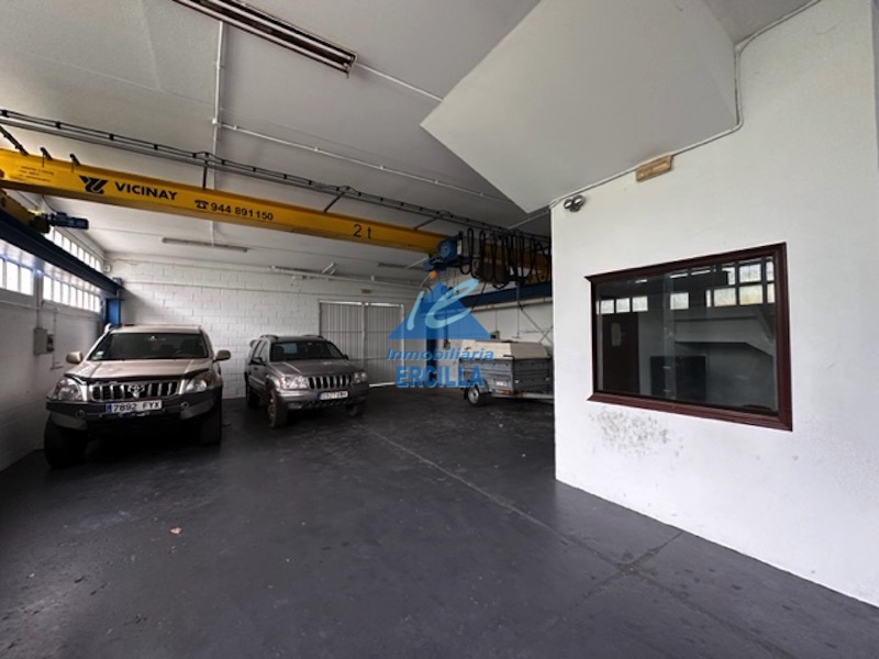 Nave industrial en alquiler con playa privada y cerrada.